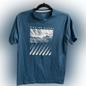 Old Navy Small Mens short sleeve. Great condition!